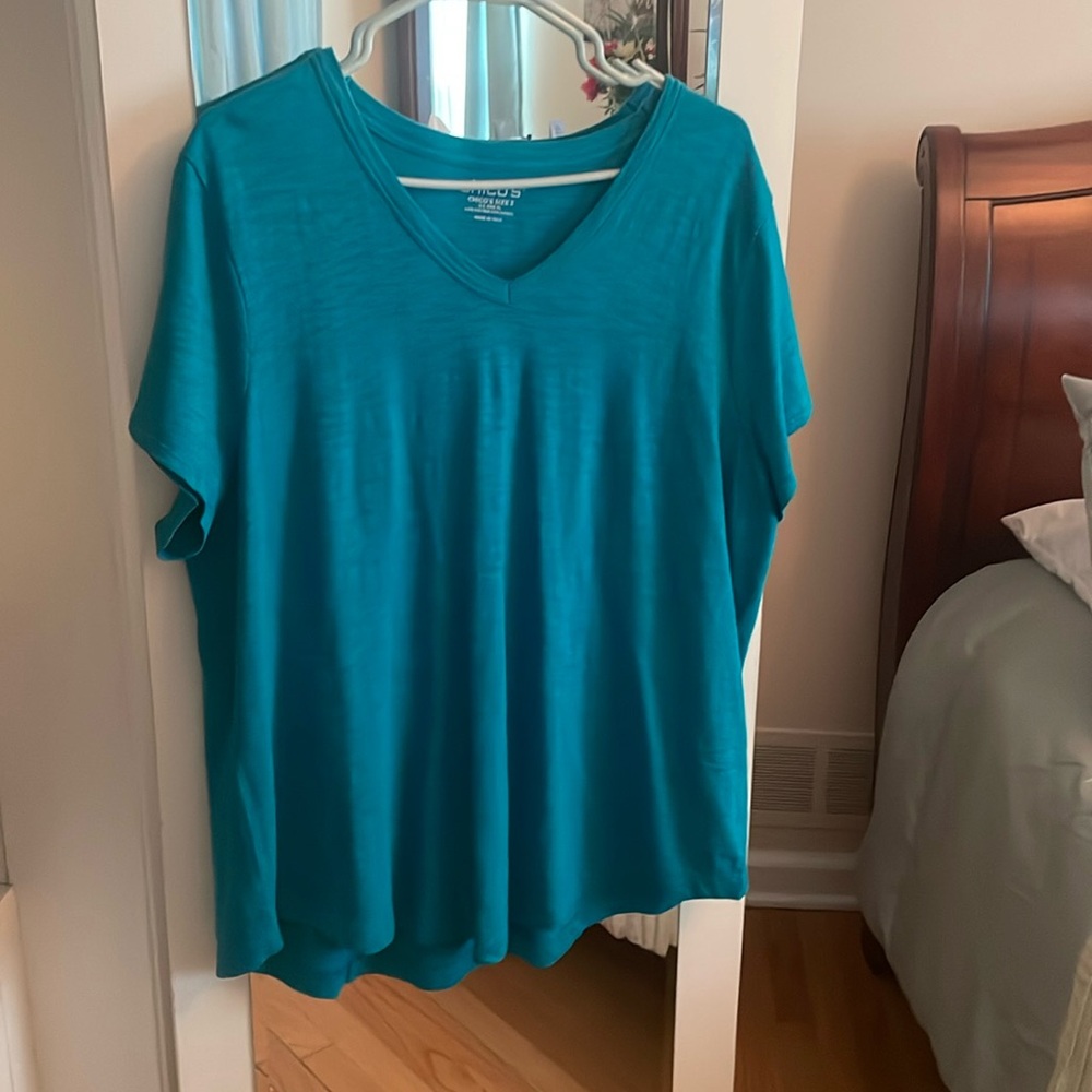 Chicos Tee Size 3 US XL never worn